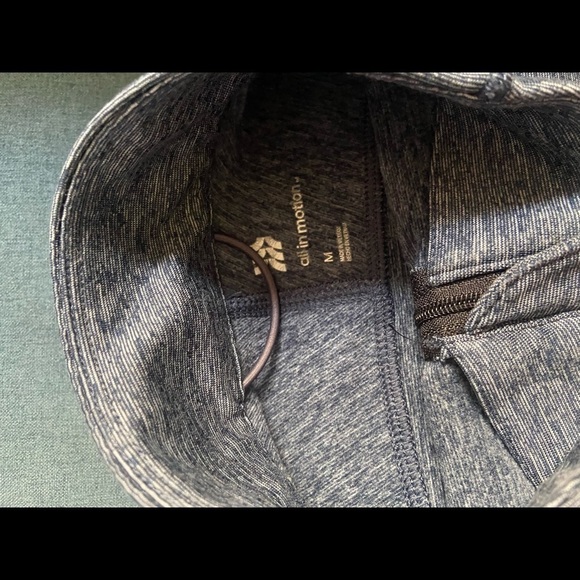 All In Motion long sleeve shirt - Unisex M - ultra soft - Picture 3 of 8